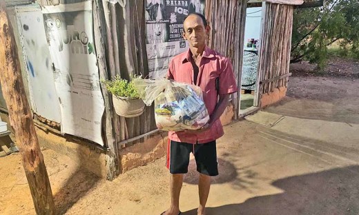 O senhor José Valdir, morador do PA Vitória no município de Palmeirante, conta que a vida ali é difícil, mas pacata