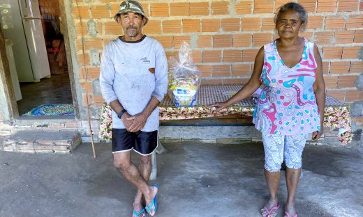 Casal Antônio Martins e Maria da Mercês Martins conta que mora no assentamento há 12 anos