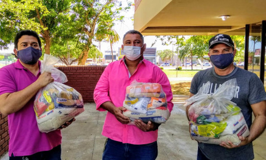 Foram entregues 130 cestas básicas aos representantes da Associação Comitiva dos Tropeiros da Fé do Senhor do Bonfim