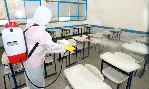 A sanitização tem como finalidade a esterilização química contra germes, bactérias, ácaros e outros micro-organismos nocivos à saúde