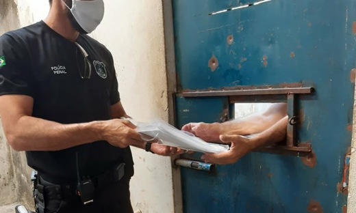 O material será entregue aos custodiados para fazerem as atividades nas celas