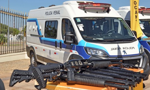 Tocantins recebeu 110 espingardas calibre 12, 85 pistolas PT-100 e cinco viaturas tipo furgão-cela
