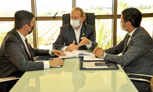 O reitor Augusto Resende destacou o aspecto democrático de uma reitoria eleita. “Foi a demonstração de uma ação democrática, de respeito à academia por parte do Governador”