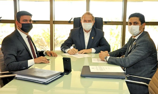 A cerimônia de posse ocorreu no gabinete do governador Mauro Carlesse e contou com a participação do secretário-chefe da Casa Covil, Rolf Vidal