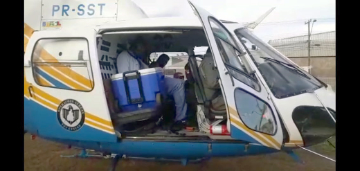 Equipes de policiais militares abriram caminho para a ambulância que transportava os órgãos, do Hospital Geral de Palmas ao aeroporto da cidade
