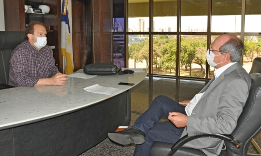 Governador Mauro Carlesse em reunião com Prefeito Ronaldo Dimas no Palácio Araguaia