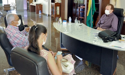O governador Mauro Carlesse e o prefeito de Paraíso, Moisés Avelino, reuniram-se no final da manhã desta sexta, 28, no Palácio Araguaia