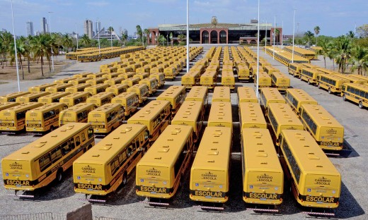 Os novos ônibus contam com porta de lâmina única, que possui vedação total para entrada de pó e água, o que permite o tráfego em estradas rurais de difícil acesso