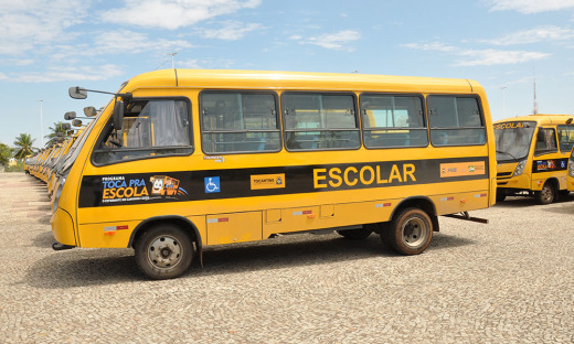 Ao todo, foram destinados 319 ônibus escolares que somaram recursos na ordem de R$ 86,5 milhões Ao todo, foram destinados 319 ônibus escolares que somaram recursos na ordem de R$ 86,5 milhões