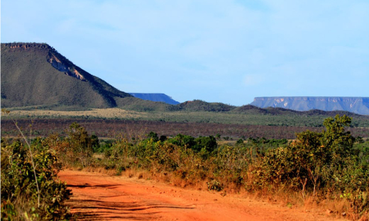 Unidades de conservação incluem os espaços territoriais e seus recursos ambientais, incluindo as águas jurisdicionais, com características naturais relevantes