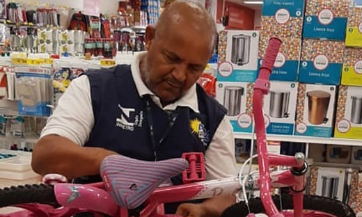 Clientes devem observar as informações contidas nas embalagens, em especial, a faixa etária indicativa do produto e o Selo Inmetro
