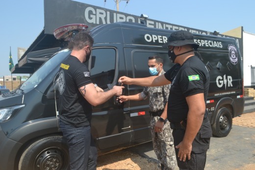 GIR recebeu uma viatura cela plotada com o brasão do Grupo para auxiliar nos trabalhos diários GIR recebeu uma viatura cela plotada com o brasão do Grupo para auxiliar nos trabalhos diários