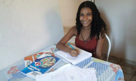 Estudante Juliana Torres Rodrigues, do 9º ano, do CEM Antônio Póvoa