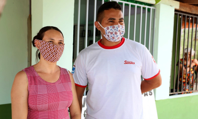 A dona de casa Clivia Leal e o eletricista Janatiel Oliveira Sousa comemoraram o retorno das obras A dona de casa Clivia Leal e o eletricista Janatiel Oliveira Sousa comemoraram o retorno das obras