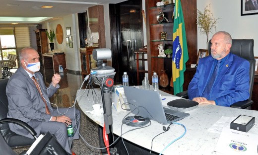 Também acompanhou a reunião o secretário de Estado da Saúde do Tocantins, Edgar Tollini