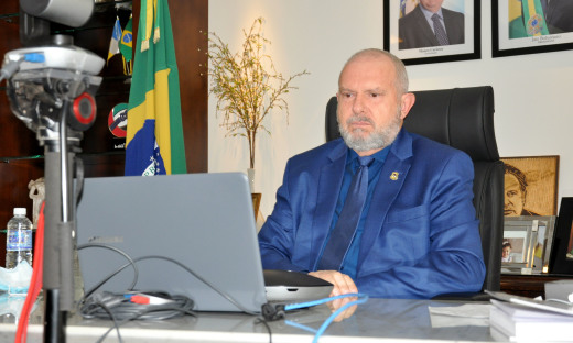 Mauro Carlesse, participou, na tarde desta terça-feira, 20, de uma reunião por videoconferência com governadores e o ministro da Saúde, para tratar da vacinação contra o novo Coronavírus