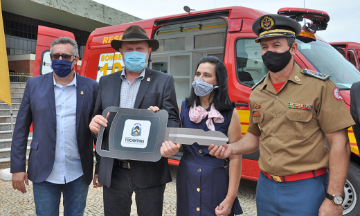 Governador Mauro Carlesse entrega veículos oficiais para o Sistema Estadual de Meio Ambiente e o Corpo de Bombeiros 