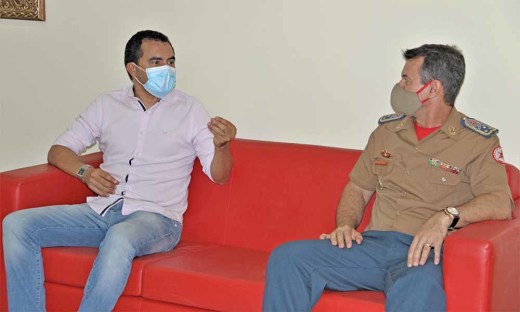 Wanderlei Barbosa foi recebido pelo comandante-geral do Corpo de Bombeiros Militar, coronel Reginaldo Leandro da Silva