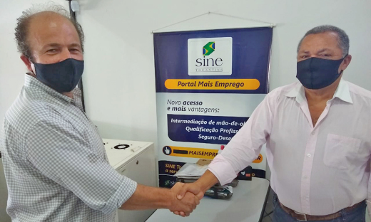 Representante da Rivoli, Matteo Rossi, e o diretor do Sine Tocantins, José Alberto (Gordo) oficializam parceria de contratação de mão de obra para ponte de Porto Nacional