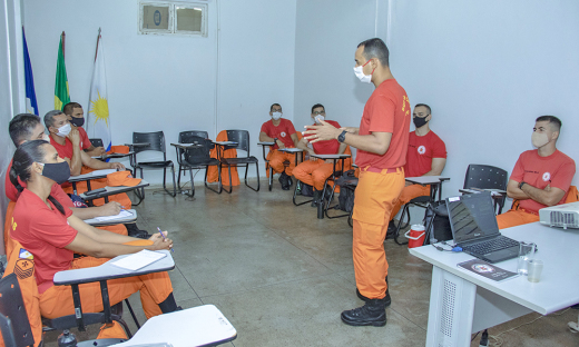 Em sala de aula, turma receberá um total de 160 horas de instrução