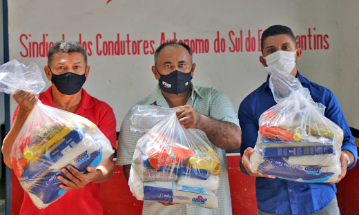 A classe dos taxistas também foi atendida  pelo Governo do Tocantins com a entrega de cestas básicas
