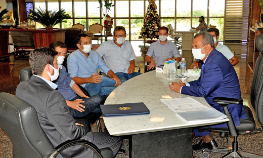 Nesta segunda, governador em exercício recebeu 21 prefeitos eleitos