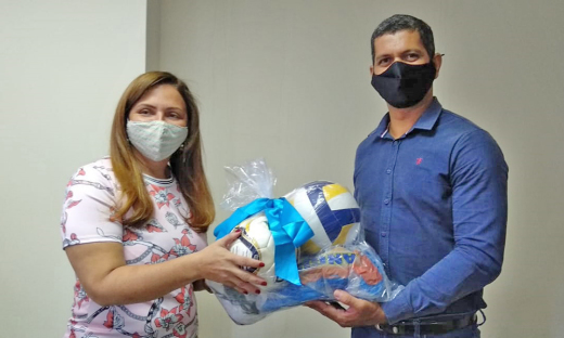 Superintendentes da Seciju e Seduc formalizam doação de materiais esportivos