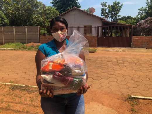 Janete Lopes Santos, 28 anos, do município de Sucupira, desempregada e mãe de cinco filhos, foi uma das beneficiadas com a entrega de cestas básicas que ocorre esta semana