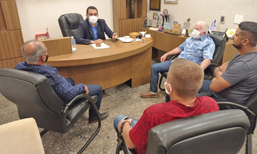 Estiveram presentes, no gabinete, os empresários de Aliança do Tocantins, acompanhados do vereador Dionne Aires