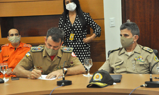 Também participaram os comandantes da Polícia Militar, Jaizon Veras,  do Corpo de Bombeiro, Reginaldo Leandro; o secretário-chefe da Casa Civil, Rolf Vidal, e o secretário-chefe da Casa Militar, Silva Neto