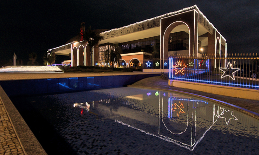 O Palácio Araguaia também recebeu decoração natalina