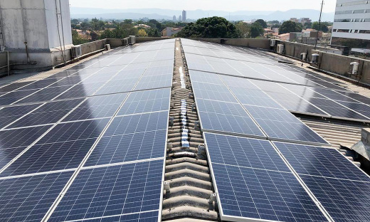 Cerca de 152 placas de energia solar foram instaladas no telhado do HMDR 
