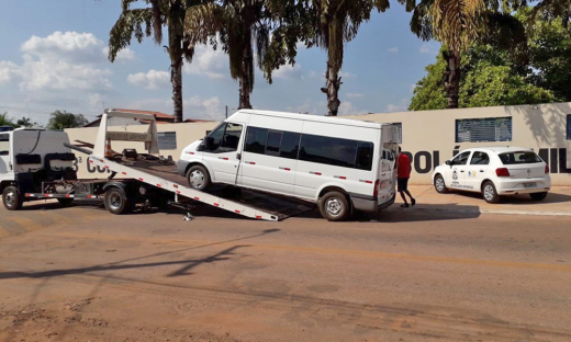 Veículo apreendido realizando transporte clandestino no município de Colinas do Tocantins 
