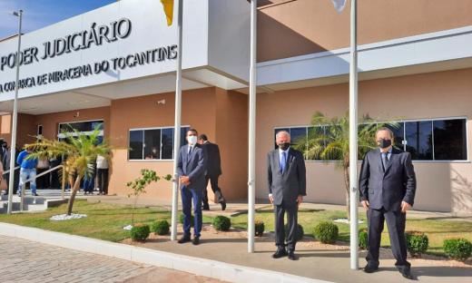 Participaram da solenidade o presidente da OAB/TO, Gerson Pitaluga; o prefeito local, Saulo Milhomem; representantes do Ministério Público; advogados e outros