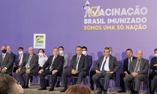 Presidente Jair Bolsonaro, junto ao ministro da Saúde, Eduardo Pazuello, mostrou pontos importantes sobre a imunização em massa contra o novo Coronavírus.