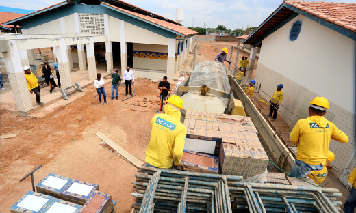 Equipe da Seduc em visita às obras da Escola Estadual Sales Pereira Marins, de Miranorte, que estão em fase de conclusão