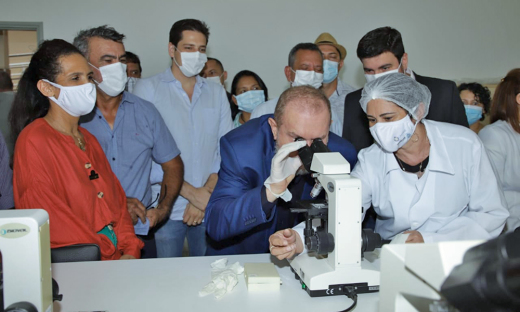 Governador Mauro Carlesse visitou laboratórios da área de Saúde da Unitins no Câmpus Augustinópolis