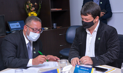Assinatura do Termo de Fomento das campanhas natalinas com a Faciet, a iniciativa vai beneficiar o comércio de 21 municípios