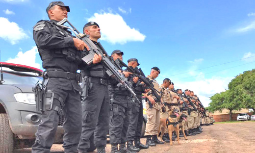 Equipes no pátio do Batalhão antes da saída para a Operação na região norte do Estado