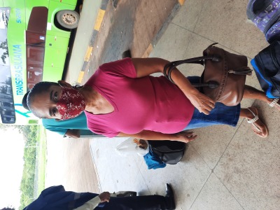 A dona de casa, Sandra Avelino, garante esta sempre de máscara - A dona de casa, Sandra Avelino, garante esta sempre de máscara