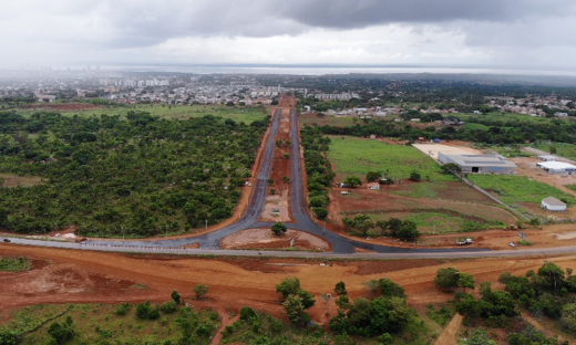 Pavimentação da Avenida NS-15 facilitará o tráfego de cargas em Palmas