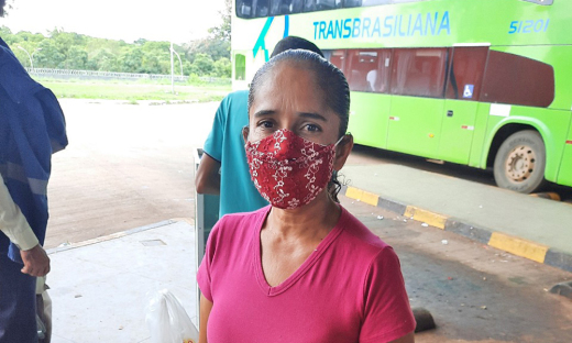 Dona de casa Sandra Avelino garante estar sempre de máscara
