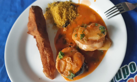 Destaque para a Comida Curraleiro do Tocantins- Peixe frito, Peixada e farofa 
