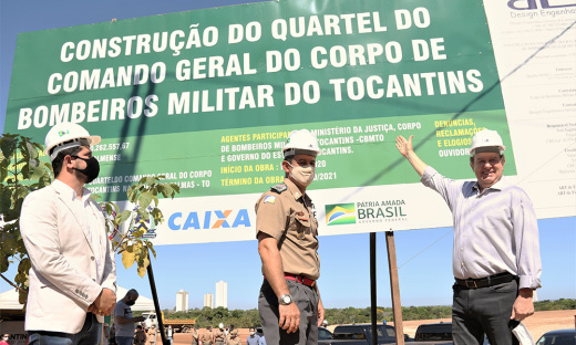  Governador Mauro Carlesse e o coronel Reginaldo Leandro da Silva no lançamento da obra de construção do novo QCG