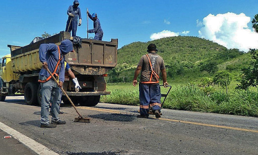 Equipes da Ageto trabalham na recuperação viária de 11 rodovias estaduais