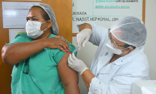 Início da imunização no HGP prioriza os setores mais expostos