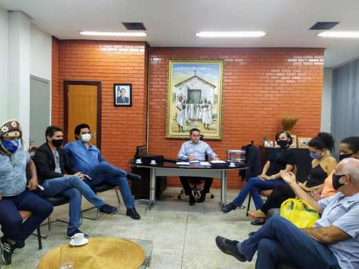 O presidente da Adetuc, Jairo Mariano, recebeu representantes de classes artísticas em seu gabinete, nesta quinta-feira, 4