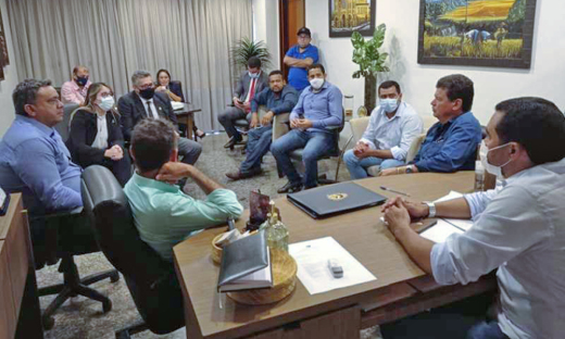 Encontro ocorreu na Vice-governadoria no Palácio Araguaia com a presença do prefeito e vereadores de Araguaçu