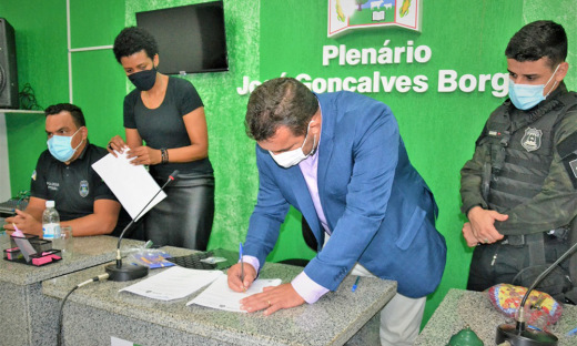 Prefeito de Abreulândia assina Termo de Cooperação com a Seciju