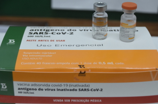 Segunda dose da vacina CoronaVac e as novas remessas recebidas estarão disponíveis para retirada nos Centros de Distribuição, em Palmas e Araguaína